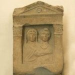 La stele funeraria di Vassa e Rufa di Cales